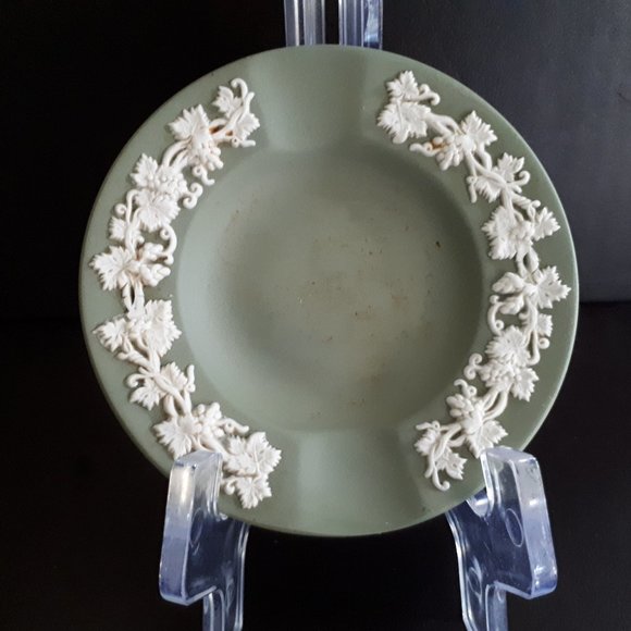 COPY - Wedgwood Jasperware Green Ashtray - Picture 1 of 4